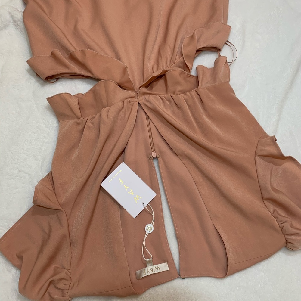 Wayf Ruffle Side Cut Out - Picture 8 of 9